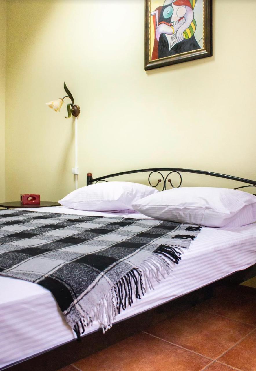Hostel Koleso Odessa Exteriör bild